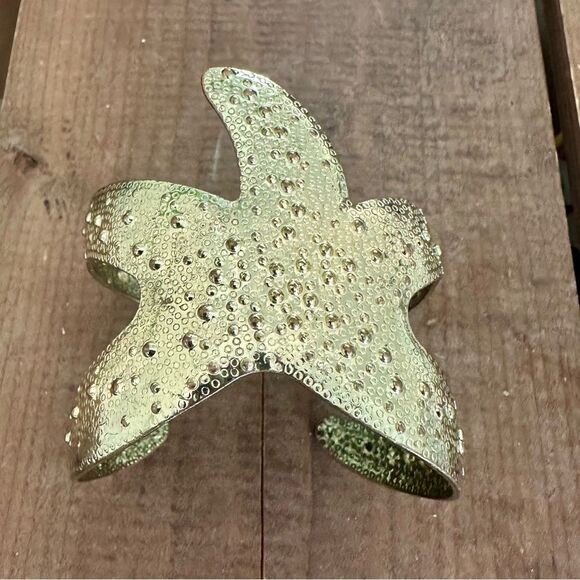 Lilly Pulitzer Gold Textured Cuff Bracelet. - Picture 5 of 5